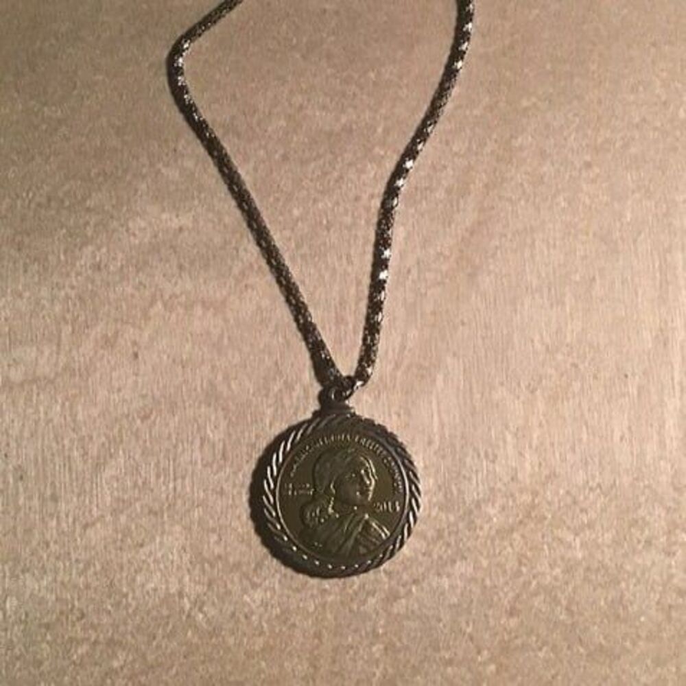 Vintage Sacagawea Golden Dollar Coin Pendant Necklace - Gold Tone Rope Bezel